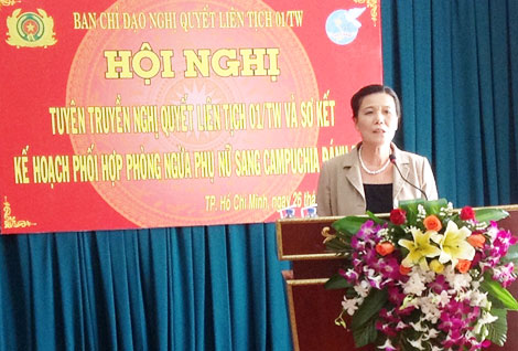 Bà Nguyễn Thị Tuyết- Phó Chủ tịch TW Hội LHPN VN đánh giá cao sự phối hợp giữa Công an và Hội LHPN trong công tác phòng chống tội phạm, tệ nạn xã hội và ngăn chặn phụ nữ sang Campuchia đánh bạc