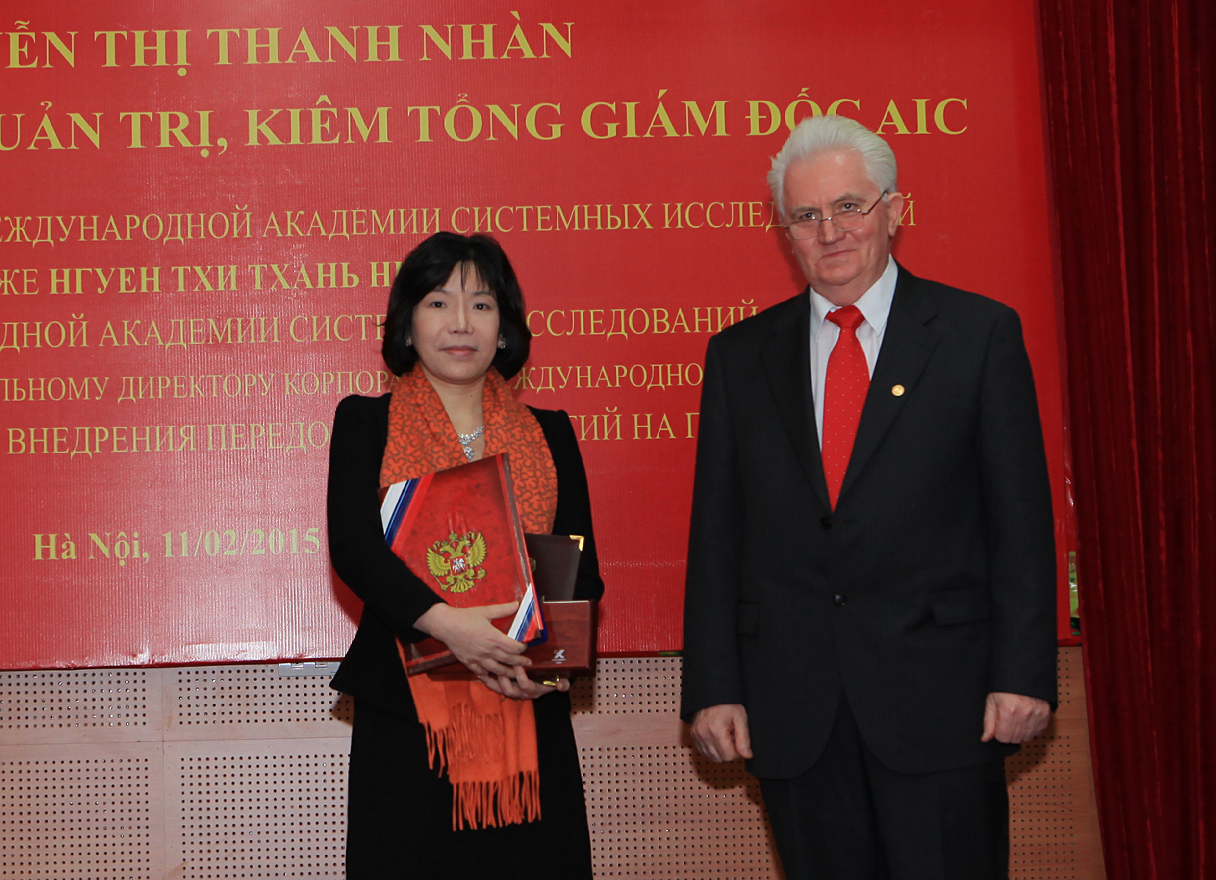Người Việt đầu tiên nhận danh hiệu Viện sĩ xuất sắc nhất của