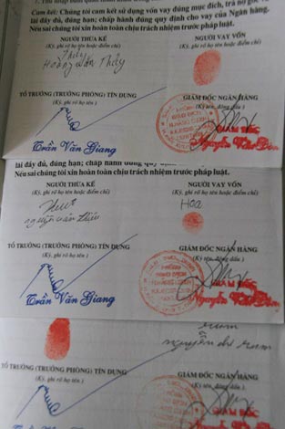 Những dấu vân tay điểm chỉ thay chữ ký của người dân chài Cao Bình.