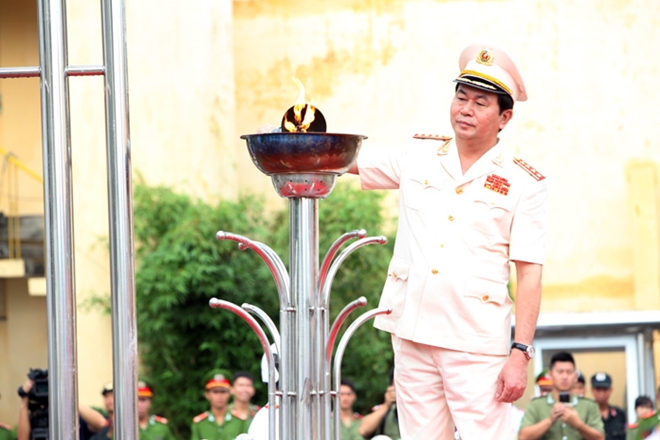 Bộ trưởng Trần Đại Quang thắp lên ngọn lửa Đại hội Khoẻ Vì ANTQ lần thứ VII – năm 2015.