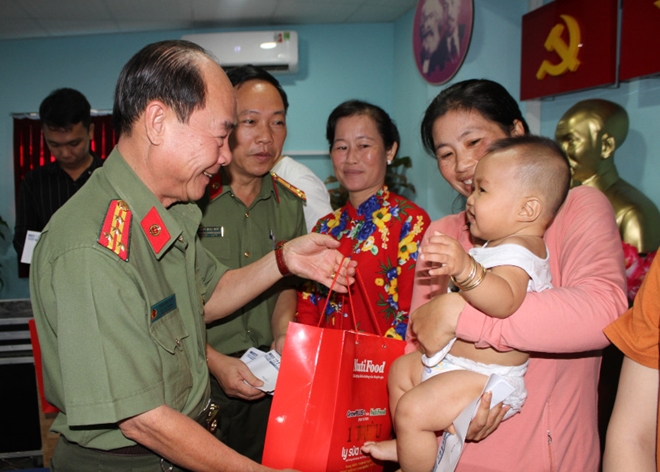 Tài trợ trên 3,6 tỷ đồng cho các bệnh viện tại TP Hồ Chí Minh