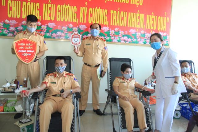 Lực lượng CS thi hành án hình sự, CSGT tham gia hiến máu cứu người - Ảnh minh hoạ 6