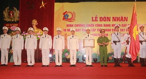 Tiểu đoàn Cảnh sát bảo vệ hàng đặc biệt nhận Huân chương Chiến công hạng Nhì
