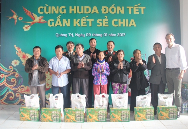 Báo CAND và Bia Carlsberg Việt Nam trao 3000 suất quà Tết cho người nghèo - Ảnh minh hoạ 7
