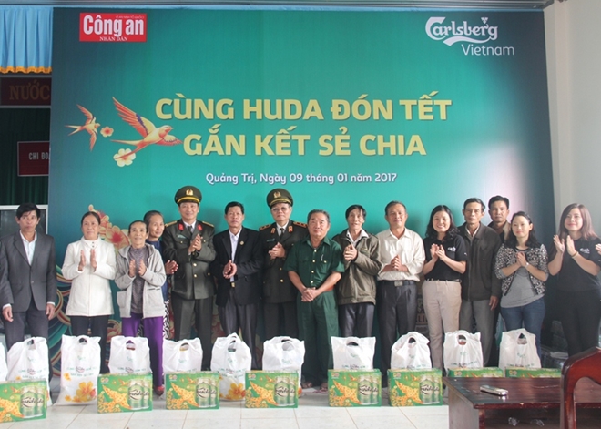Báo CAND và Bia Carlsberg Việt Nam trao 3000 suất quà Tết cho người nghèo - Ảnh minh hoạ 6