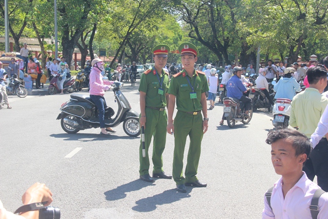 Lực lượng Công an bảo đảm ANTT trong ngày thi đầu tiên - Ảnh minh hoạ 7