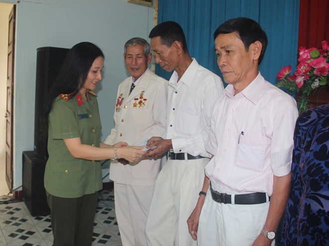 Tri ân các gia đình chính sách, người có công ở Thừa Thiên - Huế - Ảnh minh hoạ 2