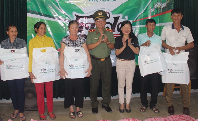 Báo CAND chung tay giúp đỡ người dân ven biển Quảng Bình - Ảnh minh hoạ 10