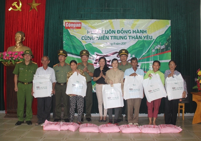 Báo CAND chung tay giúp đỡ người dân ven biển Quảng Bình