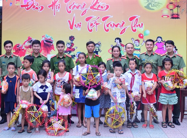 Công an Thừa Thiên - Huế tổ chức Trung thu cho trẻ em có hoàn cảnh khó khăn - Ảnh minh hoạ 3