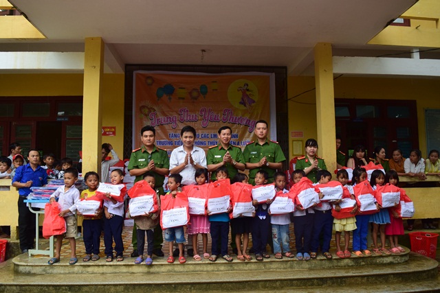 Công an Thừa Thiên - Huế tổ chức Trung thu cho trẻ em có hoàn cảnh khó khăn - Ảnh minh hoạ 2