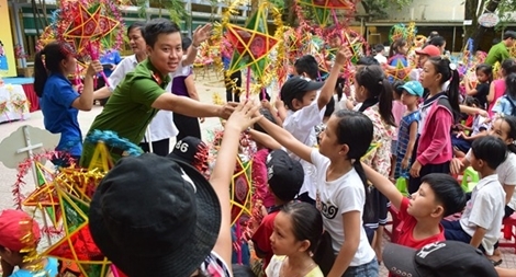 Công an Thừa Thiên - Huế tổ chức Trung thu cho trẻ em có hoàn cảnh khó khăn
