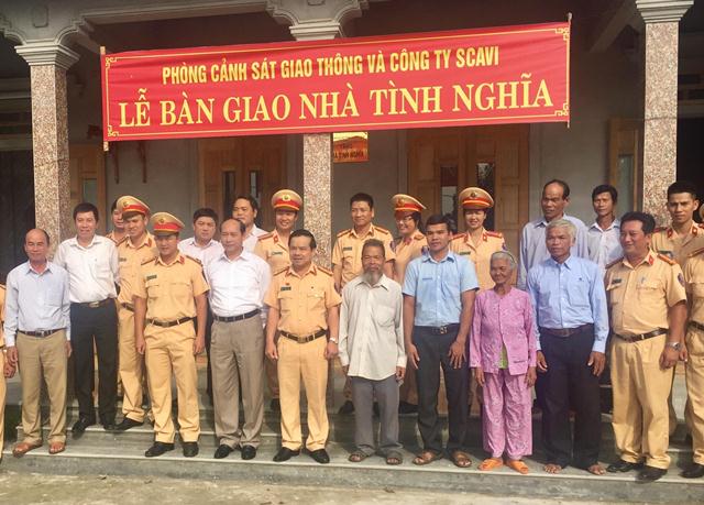 Công an tỉnh Thừa Thiên - Huế bàn giao 2 căn nhà tình nghĩa cho gia đình có công