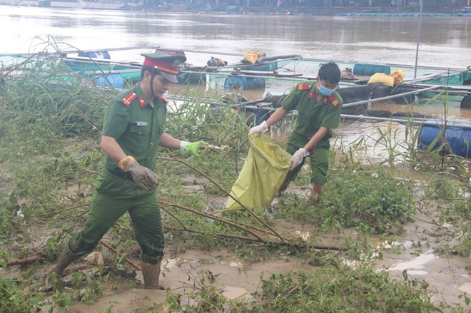 Tăng cường giúp dân làm sạch môi trường sau lũ1 - Ảnh minh hoạ 3