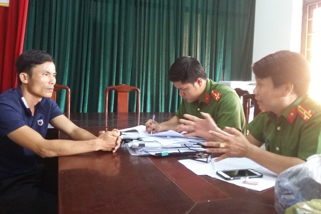 Công an TP Huế lấy lời khai tài xế Lộc.