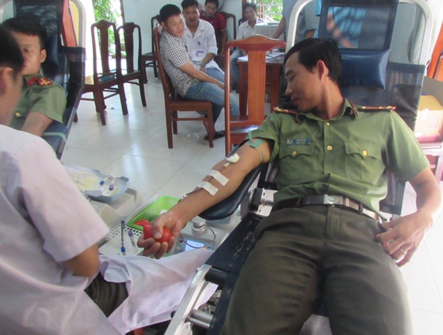 Nhiều CBCS Công an tỉnh Thừa Thiên - Huế tình nguyện hiến máu cứu người - Ảnh minh hoạ 2