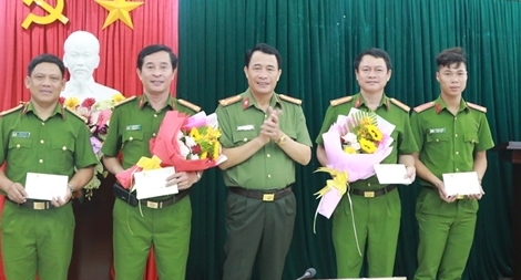 Công an tỉnh Thừa Thiên- Huế khen thưởng các đơn vị phá vụ án giết người