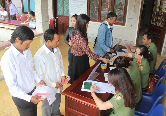 Công an tỉnh Thừa Thiên - Huế lên vùng cao giúp người dân giải quyết thủ tục hành chính - Ảnh minh hoạ 5