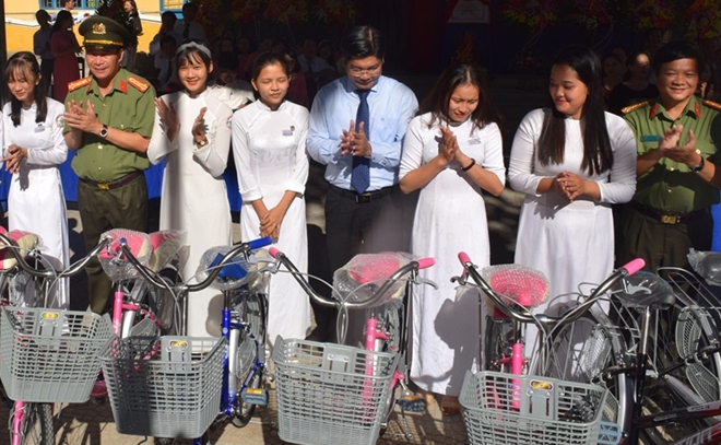 Công an tỉnh Thừa Thiên – Huế trao tặng nhiều xe đạp cho học sinh miền núi - Ảnh minh hoạ 2