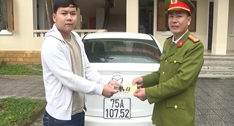 Công an tỉnh Thừa Thiên- Huế trao trả ôtô trong vụ án chiếm đoạt tài sản