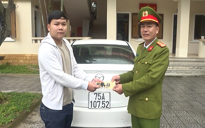 Công an tỉnh Thừa Thiên- Huế trao trả ôtô trong vụ án chiếm đoạt tài sản
