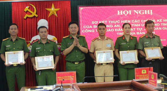 Công an Thừa Thiên Huế sơ kết thực hiện công tác đảm bảo TTATGT - Ảnh minh hoạ 4