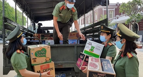 Công an Thừa Thiên-Huế góp sức hỗ trợ CBCS tuyến đầu chống dịch