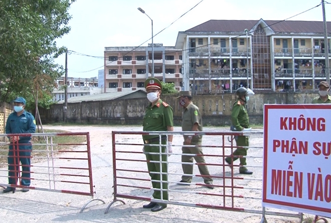 Công an Thừa Thiên Huế tăng cường chốt chặn, kiểm tra phương tiện ra vào tỉnh - Ảnh minh hoạ 7