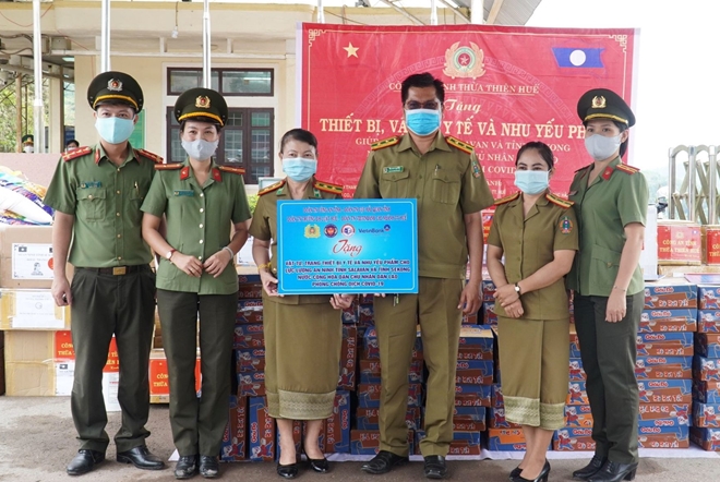 Công an Thừa Thiên Huế tặng thiết bị phòng chống dịch cho nước bạn Lào - Ảnh minh hoạ 2