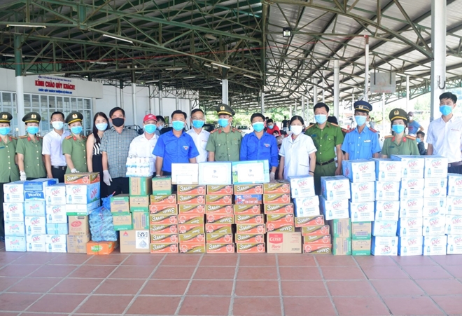 Công an tỉnh Thừa Thiên Huế góp sức hỗ trợ CBCS tuyến đầu chống dịch - Ảnh minh hoạ 3