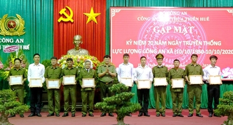 Thừa Thiên Huế: Khen thưởng nhiều cán bộ Công an xã