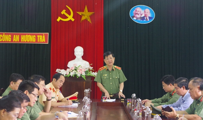 Thứ trưởng Nguyễn Văn Sơn chỉ đạo công tác khắc phục hậu quả mưa lũ tại miền Trung
