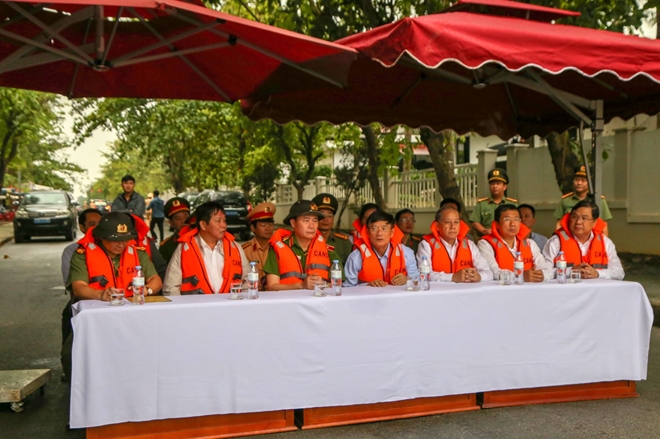 Bộ Công an bàn giao ca nô công suất lớn cho Công an Thừa Thiên Huế