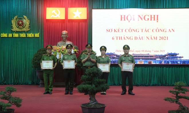 Công an tỉnh Thừa Thiên Huế sơ kết công tác 6 tháng đầu năm 2021 - Ảnh minh hoạ 3