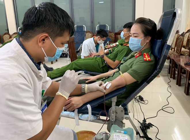 Tuổi trẻ Công an Thừa Thiên Huế tình nguyện hiến hàng trăm đơn vị máu - Ảnh minh hoạ 3