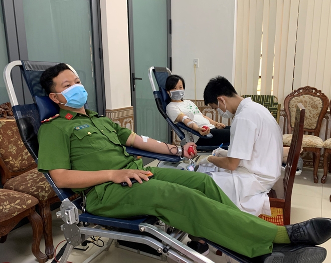 Tuổi trẻ Công an Thừa Thiên Huế tình nguyện hiến hàng trăm đơn vị máu - Ảnh minh hoạ 2