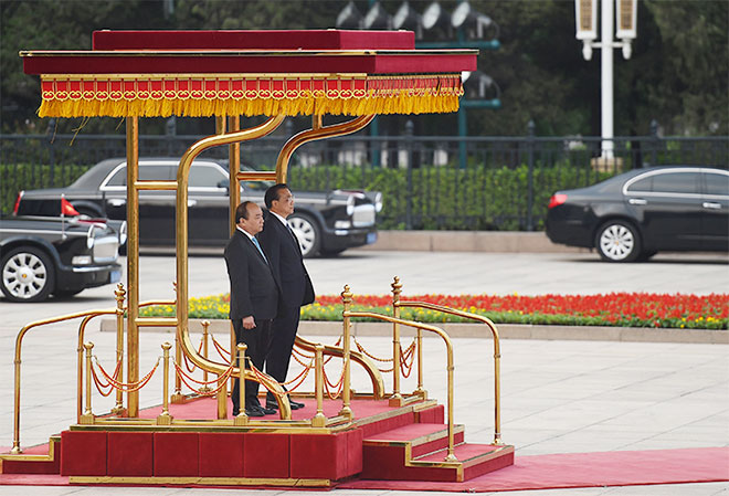 Lễ đón trọng thể Thủ tướng Nguyễn Xuân Phúc tại Đại Lễ đường Nhân dân Trung Quốc