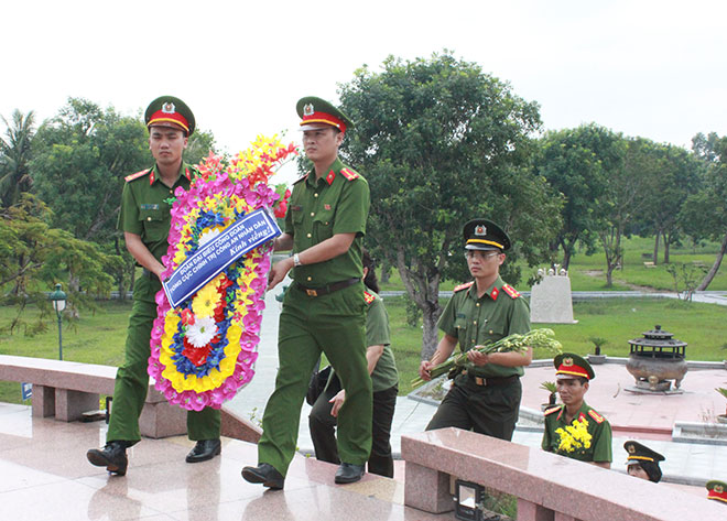 Công đoàn Tổng cục Chính trị CAND về nguồn tại Quảng Bình, Quảng Trị - Ảnh minh hoạ 3