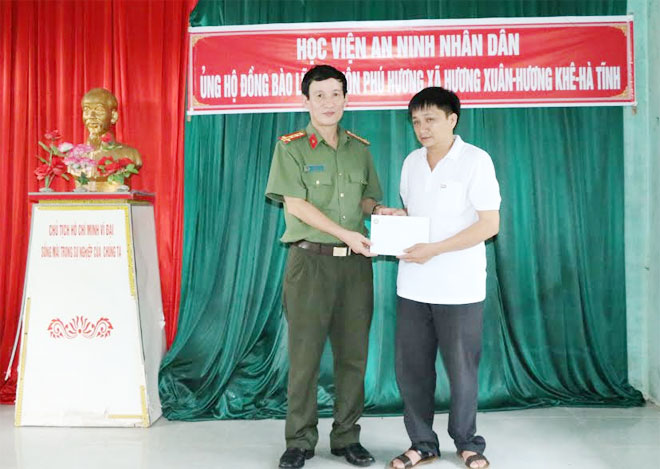 Học viện ANND trao quà cho nhân dân vùng lũ tại Hà Tĩnh, Quảng Bình - Ảnh minh hoạ 3