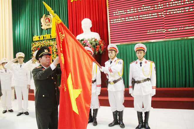 Công an Lâm Đồng năm thứ 2 liên tiếp nhận cờ thi đua của Chính phủ - Ảnh minh hoạ 2