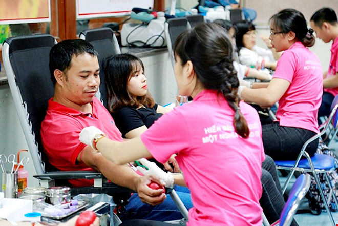 “Trung thu cho em 2017” tiếp nhận gần 2.000 đơn vị máu
