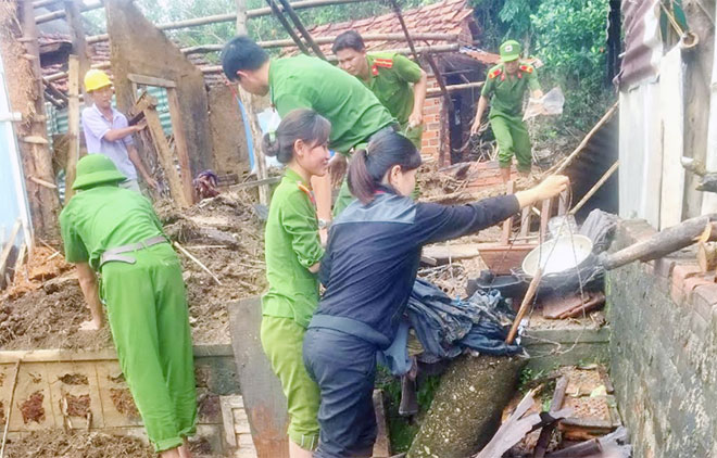 Hơn 230 cán bộ – chiến sĩ Công an Phú Yên giúp dân khắc phục hậu quả thiên tai - Ảnh minh hoạ 5