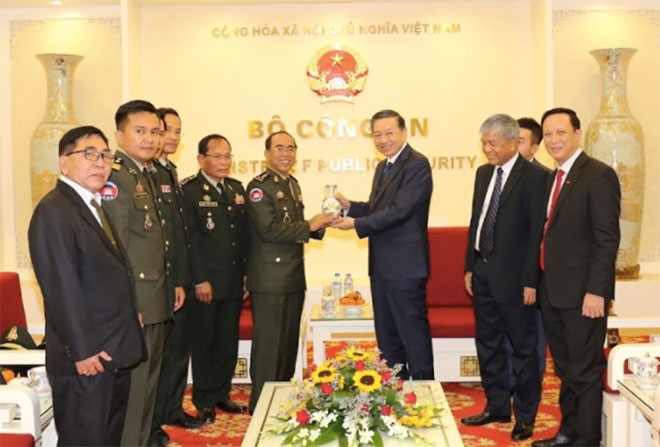 Tăng cường hợp tác giữa lực lượng Cảnh vệ Việt Nam và Campuchia - Ảnh minh hoạ 2