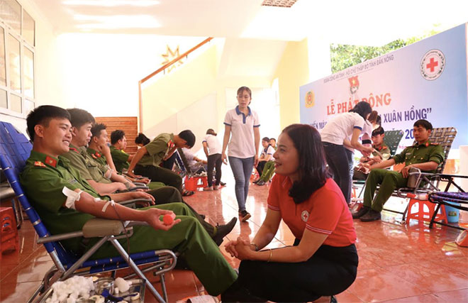 Hơn 400 cán bộ chiến sĩ Công an Đắk Nông tham gia hiến máu tình nguyện - Ảnh minh hoạ 2