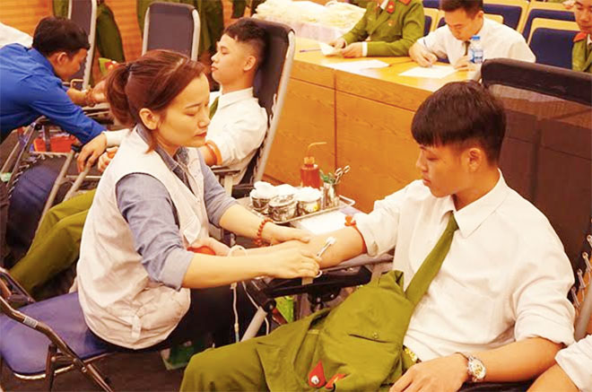 250 học viên Học viện CSND tham gia hiến máu