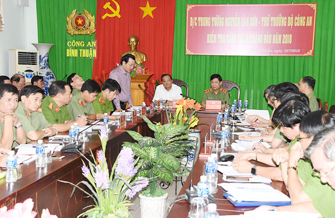 Thứ trưởng Nguyễn Văn Sơn kiểm tra công tác tại Công an Bình Thuận