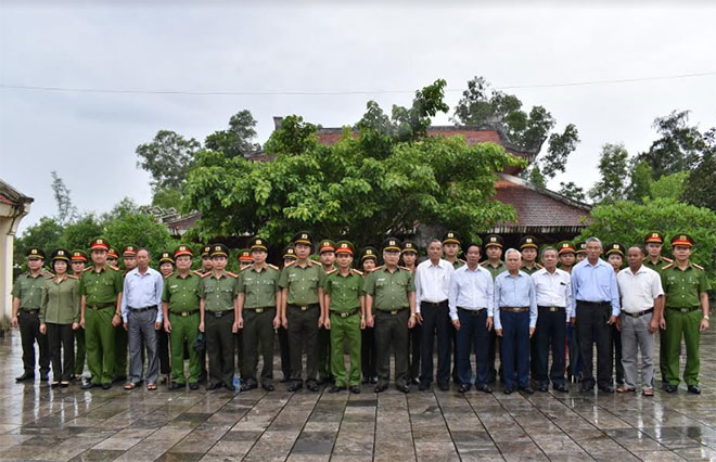 Đoàn đại biểu Công an tỉnh Ninh Bình về nguồn tại tỉnh Quảng Trị1 - Ảnh minh hoạ 9