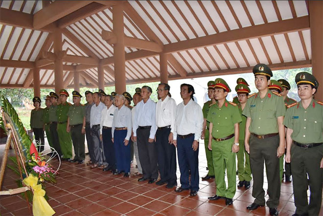 Đoàn đại biểu Công an tỉnh Ninh Bình về nguồn tại tỉnh Quảng Trị1 - Ảnh minh hoạ 8