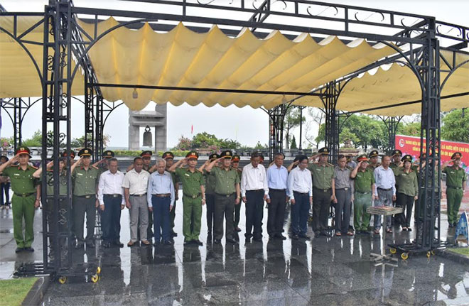 Đoàn đại biểu Công an tỉnh Ninh Bình về nguồn tại tỉnh Quảng Trị1 - Ảnh minh hoạ 2
