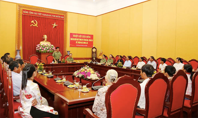 Đoàn đại biểu người có uy tín trong dân tộc thiểu số tỉnh Bà Rịa - Vũng Tàu đến thăm Bộ Công an
